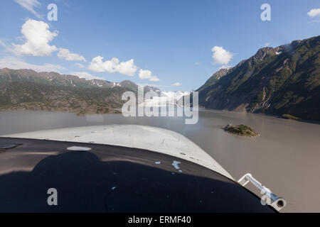 POV Sicht aus dem Cockpit eines Grewingk Gletscher und Kachemak Bay, Kachemak Bay State Park, Yunan Alaska, Sommer Stockfoto