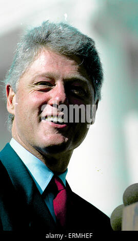 Richmond, Virginia. 16.10.1992 The Clintons kick-off ihre letzte Kampagne Push nach der letzten Präsidentschafts-Debatte an der University of Virginia.  Arkansas Gouverneur William Jefferson Clinton an der Kundgebung auf den Stufen des State House in Richmond VA. Stockfoto