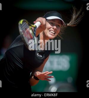 Paris. 4. Juni 2015. Ana Ivanovic der Serbien dient dazu, Lucie Safarova der Tschechischen Republik, während der Frauen singles Halbfinale bei 2015 Französisch Open Tennisturnier in Paris, Frankreich am 4. Juni 2015. Ivanovic mit 0: 2 verloren. Bildnachweis: Chen Xiaowei/Xinhua/Alamy Live-Nachrichten Stockfoto