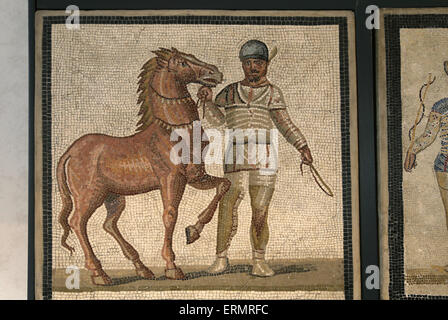 Mosaik mit einem Wagenlenker und Pferd Albata Gruppierung (weiß). 3. Jahrhundert n. Chr. Rom. Römische Nationalmuseum. Stockfoto