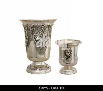 Vase aus Silber auf weißem Hintergrund Stockfoto