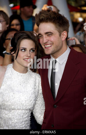 Kristen Stewart und Robert Pattinson an der Los-Angeles-premiere von "The Twilight Saga: Eclipse" im Nokia Theatre L.A. Live in Los Angeles am 24. Juni 2010 statt. Stockfoto