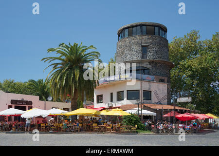 Menschen, die genießen Mittagessen Restaurant El Torreon historischen kolonialen Viertel Colonia del Sacramento-Uruguay Stockfoto