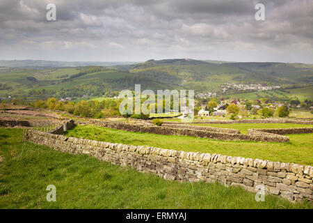 Blick vom Curbar Rand über Curbar und Calver, Derbyshire, England Stockfoto