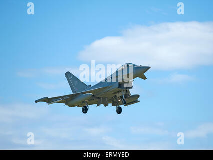 Eurofighter Typhoon schnell Kampfjet Rückkehr zur Heimatbasis RAF Lossiemouth in Schottland.  SCO 9851. Stockfoto