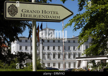 Heiligendamm, Deutschland. 4. Juni 2015. Ansicht des Grand Hotel Heiligendamm in Heiligendamm, Deutschland, 4. Juni 2015. Das Hotel noch profitiert von den G8-Gipfel im Jahr 2007 das größte Ereignis in der Geschichte von Mecklenburg-Vorpommern. Foto: Bernd Wuestneck/Dpa/Alamy Live News Stockfoto