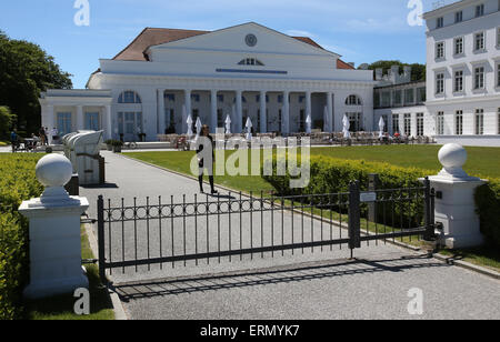 Heiligendamm, Deutschland. 4. Juni 2015. Ansicht des Grand Hotel Heiligendamm in Heiligendamm, Deutschland, 4. Juni 2015. Das Hotel noch profitiert von den G8-Gipfel im Jahr 2007 das größte Ereignis in der Geschichte von Mecklenburg-Vorpommern. Foto: Bernd Wuestneck/Dpa/Alamy Live News Stockfoto