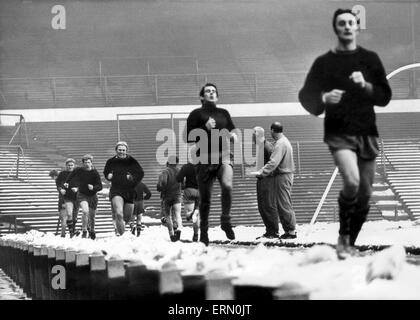 Birmingham City-Team-Training in St Andrews aber Bedingungen waren so schlecht, zogen sie in Innenräumen. Auf der Flucht sind von rechts nach links: Malcolm Seite, Mick Darrell, David Robinson und John Sleeuwenhoek. 1. Januar 1969. Stockfoto