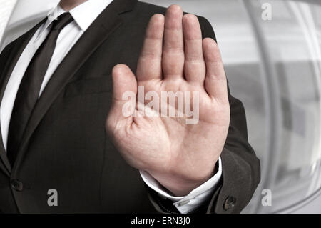 Hand-Stop von Geschäftsmann gezeigt. Stockfoto