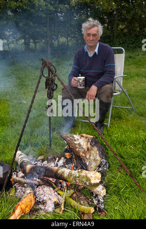 Appleby, Cumbria, Großbritannien. 5. Juni 2015. Jack Evans an der Appleby Horse Fair in Cumbria. Die Messe ist eine jährliche Zusammenkunft der Sinti und Roma und der Fahrenden, der auf die erste Woche im Juni stattfindet, und hat seit der Herrschaft von James II, der eine Royal Charter im Jahr 1685 eine Horse Fair" in der Nähe des Flusses Eden' gewährt, und ist die größte Veranstaltung ihrer Art in Europa. Jack ist eine 5 Woche liebe Reise, mit seinem Bogen Wagen in Wales auf seiner Rückkehr in die Heimat. Stockfoto