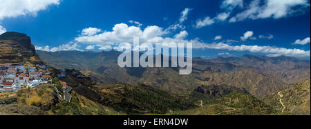 Gran Canaria, die Caldera de Tejeda im Mai als von Artenara Dorf gesehen, Panoramaaussicht Stockfoto