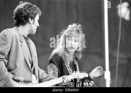 Bruce Springsteen und Patti Scialfa, Mitglied der Springsteens E Street Band, Konzert, Villa Park, Birmingham, Dienstag, 21. Juni 1988. Stockfoto