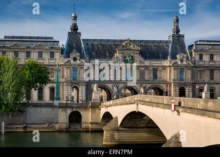 Pont du Carrousel und Tunnel Eingang zum Place du Carrousel neben Musée du Louvre, Paris, Frankreich Stockfoto