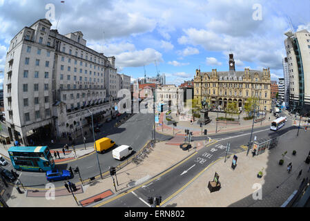 quadratische Stadt Leeds, Yorkshire, Vereinigtes Königreich mit Statue, Edward Prince Of Wales, der schwarze Prinz, der bei Crécy kämpfte Stockfoto