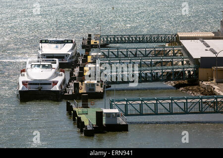 Moderne Fähren am Tejo in Lissabon am Terminal fluvial die Fähre terminal Cais Do Sodre Bereich zentrale Lissabon Port Stockfoto