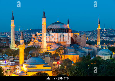 Draufsicht der Nacht über die Hagia Sophia, Sultanahmet, Istanbul, Türkei Stockfoto