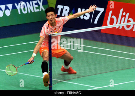 Jakarta, DKI Jakarta, Indonesien. 5. Juni 2015. JAKARTA, Indonesien - 05. Juni: Chinas Chen Long kehrt einer Schuss Indiens Parupali Kasyap während Männer single bei der 2015 Indonesien Open Superseries Premier Badminton-Turnier in Jakarta am 5. Juni 2015. © Sijori Bilder/ZUMA Draht/Alamy Live-Nachrichten Stockfoto