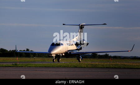 Embraer EMB-505 Phenom 300 N571EE bei YOW Ottawa Kanada, 4. Juni 2015 Stockfoto