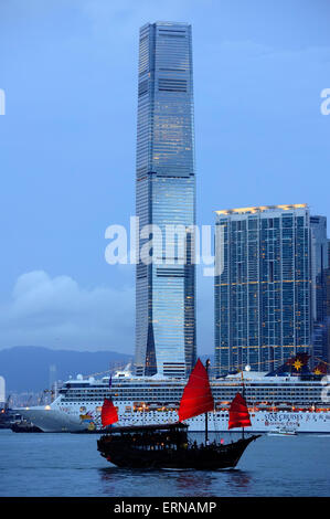 Die neue Skyline von Kowloon und Hong Kong höchstes Gebäude, das International Commerce Center ICC, Hong Kong, China. Stockfoto