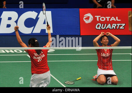 Jakarta, DKI Jakarta, Indonesien. 5. Juni 2015. JAKARTA, Indonesien - 05. Juni: Indonesiens Nitya Krishinda Maheswari und Greysia Poli treten bei Frauen bei der 2015 Indonesien Open Superseries Premier Badminton-Turnier in Jakarta am 5. Juni 2015. © Sijori Bilder/ZUMA Draht/Alamy Live-Nachrichten Stockfoto