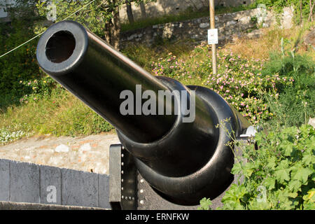 Eine historische viktorianische 10, 18 Tonnen schwere Mk II-Gewehrkanone mit Muzzle Loader im Stadtzentrum von Gibraltar, Spanien Stockfoto