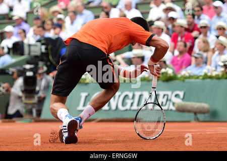 Roland Garros, Paris, Frankreich. 5. Juni 2015. Herren Halbfinale; Andy Murray gegen Novak Djokovic. Novak Djokovic (Srb) Credit: Action Plus Sport/Alamy Live News Stockfoto