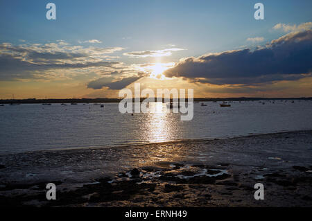 Sonnenuntergang über dem Fluss Deben, Bawdsey Fähre, UK. Stockfoto