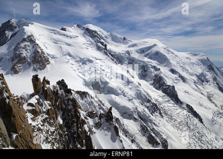 Mont Maudit (links), Mont Blanc (Zentrum - peak) und Aiguille du Goûter (rechts), Chamonix Mont-Blanc-Massiv, Haute-Savoie, Frankreich Stockfoto