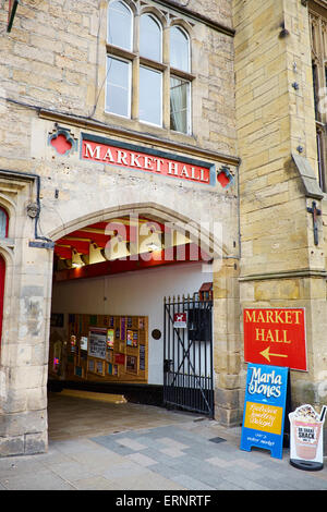 Eingang zur Markthalle, Marktplatz Durham UK Stockfoto