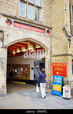 Eingang zur Markthalle, Marktplatz Durham UK Stockfoto