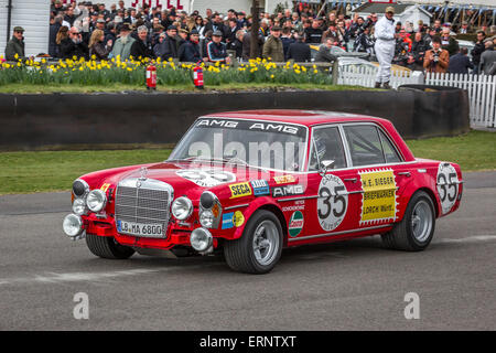 1971 Mercedes-Benz W109 300 SEL 'Legend Of Spa", mit Fahrer Jochen Mass, 73. Goodwood Mitgliederversammlung, Sussex, UK Stockfoto