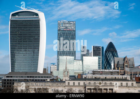 Der Londoner Skyline Stadtbild das Walkie-Talkie Gebäude, Gurke und Cheesgrater an einem sonnigen Wintertag, england Stockfoto