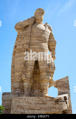 Calafell, Spanien - 13. August 2014: Stein Denkmal für Fischer in Calafell Resort Town, Katalonien, Spanien Stockfoto