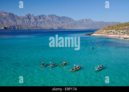 Kajakfahren in Loreto Bay National Park, Sea of Cortez, Baja California, Mexiko. Stockfoto