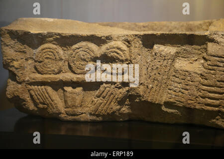 Relief zeigt das Innere eines Archiv oder Bibliothek. Aus Buzenol, Belgien. Kalkstein. 2. bis 3. Jahrhundert n. Chr.. Brussele. Stockfoto