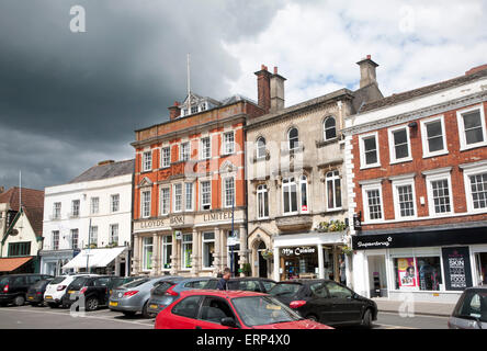 Gebäude im Marktplatz Devizes, Wiltshire, England, UK Stockfoto