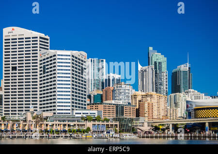 Sydney, Australien - 14. September 2012: Moderne Wolkenkratzer in Sydney Geschäft Bezirk, Blick vom Darling Harbour. Stockfoto