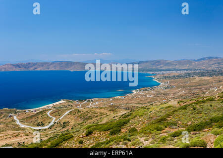 Karystos Stadtlandschaft gegen blauen Himmel und Meer, Euböa, Griechenland Stockfoto