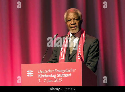 Stuttgart, Deutschland. 6. Juni 2015. Kofi Annan, ehemaliger UN-Generalsekretär, hält eine Rede bei der evangelischen Kirche Kongress 2015 in Stuttgart, Deutschland, 6. Juni 2015. Foto: PATRICK SEEGER/Dpa/Alamy Live News Stockfoto