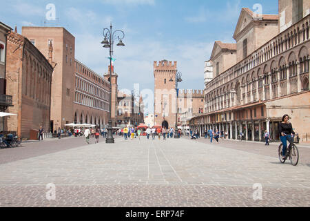 -30 Mai 2015: Piazza Trento Trieste in Ferrara, Italy.Square in der historischen Mitte von Ferrara, ein Treffpunkt der Bürgerschaft Stockfoto