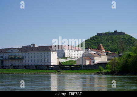 Hainburg ein der Donau-Stadt in Niederösterreich aus einer Donau-Kreuzfahrt Stockfoto