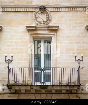 Alte Fenster von Bari, Italien Stockfoto