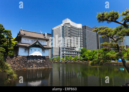 Kaiserpfalz und Skyline von Tokyo Stockfoto