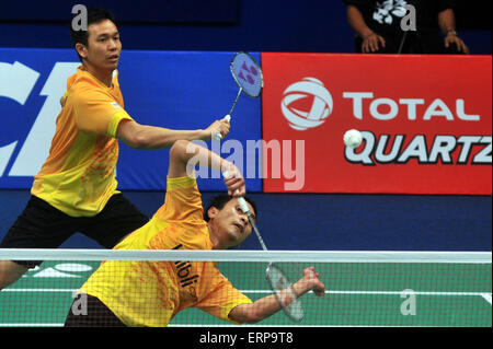 Jakarta, DKI Jakarta, Indonesien. 6. Juni 2015. JAKARTA, Indonesien - Juni 06: Indonesiens Mohammad Ahsan und Hendra Setiawan kehrt einer Schuss Chinas Fu Haifeng und Zhang Nan während Männer Doppel bei der 2015 Indonesien Open Superseries Premier Badminton-Turnier in Jakarta am 6. Juni 2015. Bildnachweis: Sijori Bilder/ZUMA Draht/Alamy Live-Nachrichten Stockfoto