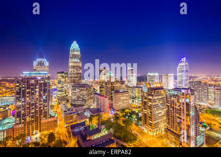 Charlotte, North Carolina, USA uptown Skyline bei Nacht. Stockfoto