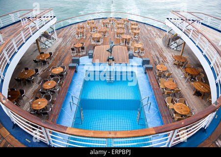 Rückseite eines Kreuzfahrtschiffes Stockfoto