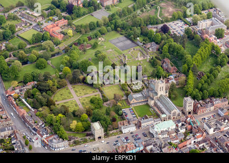 Luftaufnahme von Bury St Edmunds zeigt den Klostergarten Stockfoto