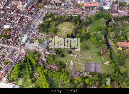 Luftaufnahme von Bury St Edmunds zeigt den Klostergarten Stockfoto