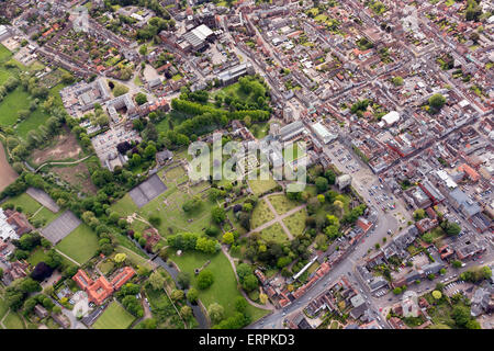 Luftaufnahme von Bury St Edmunds zeigt den Klostergarten Stockfoto