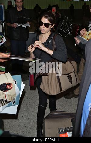 Anna Kendrick kommt am Los Angeles International Airport (LAX) Featuring: Anna Kendricks wo: Los Angeles, California, Vereinigte Staaten von Amerika bei: 2. Dezember 2014 Credit: WENN.com Stockfoto